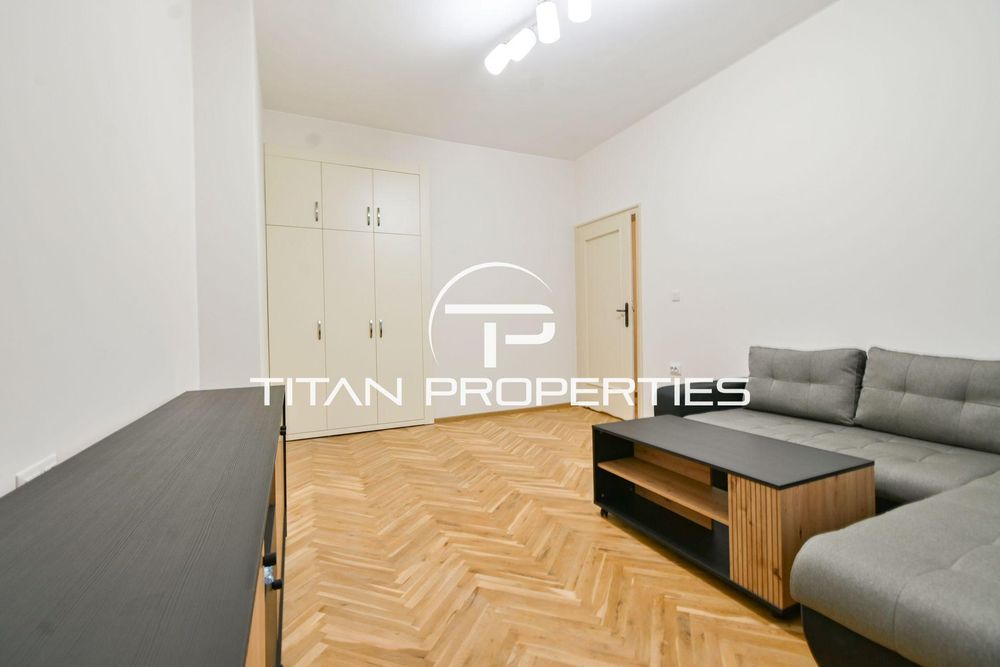 Дава се под наем Двустаен апартамент в София, Център - 68 кв.м за 797.64 € - Снимка #2