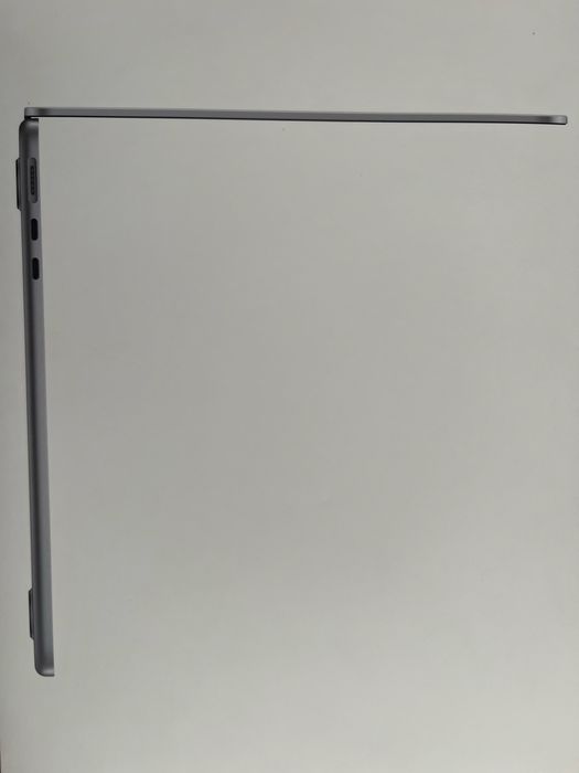 MacBook Air 13” M2 • 8GB / 256GB