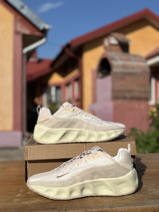 Nike Ava Rover Rice Light Powder