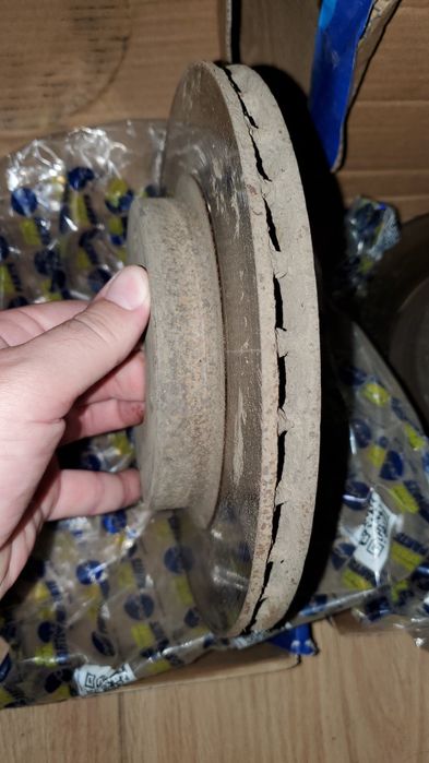 Тормозные диски и колодки