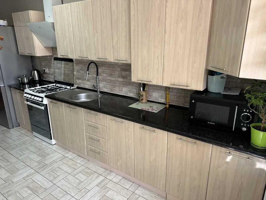 Дава се под наем Тристаен апартамент в София, Център - 90 кв.м за 459 € - Снимка #2