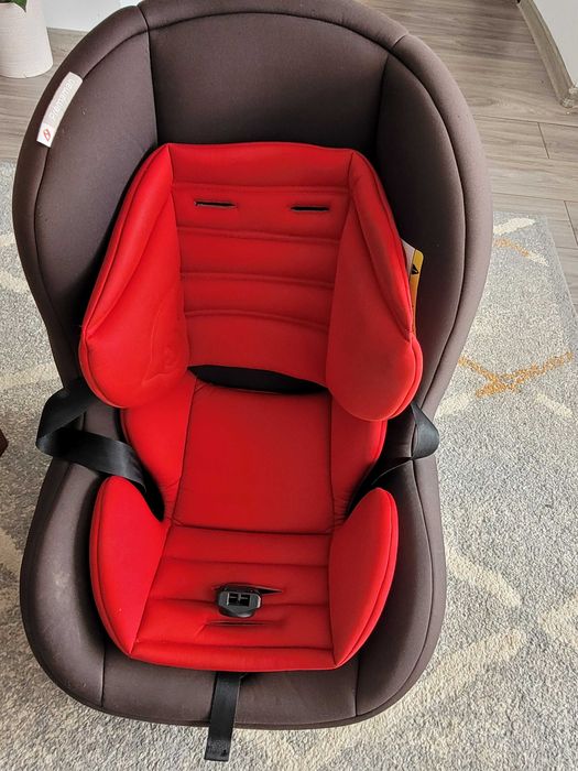 Scaun auto cu isofix