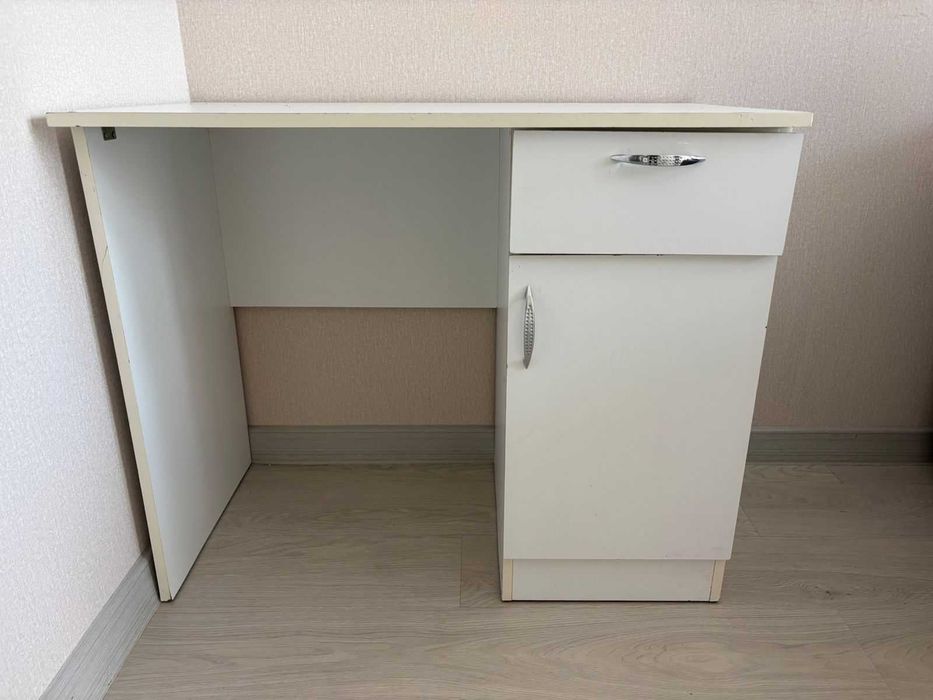 Продам письменный стол для учебы