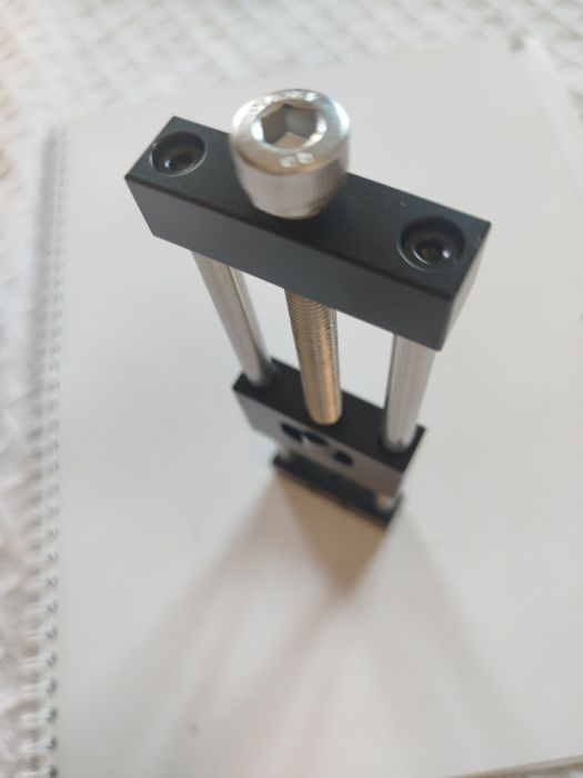 Инструмент за смяна на върховете на дартс стрели