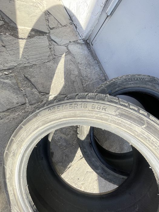 продам шины 235/45 r18
