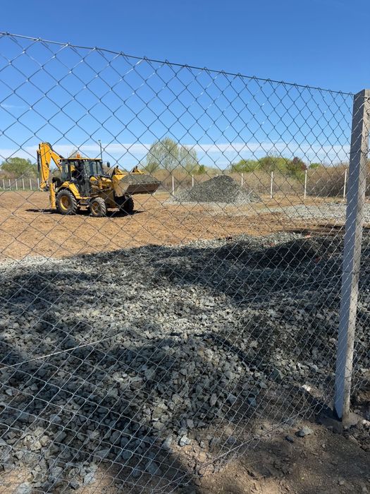 Servcii buldoexcavator demolari constrolate decopertari nivelari de teren pietruire drumuri  sa paturi fundatii