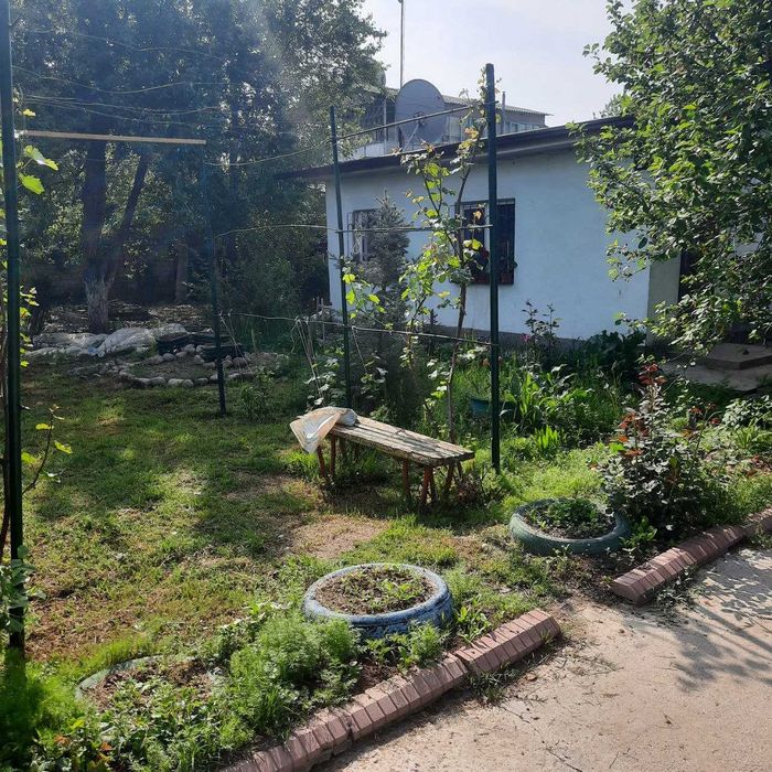 Продаётся дача с баней, двумя домами и бассейном