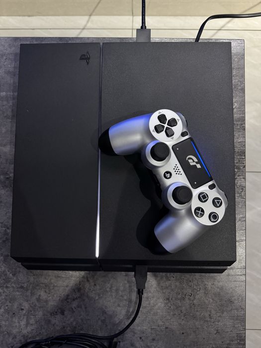 PlayStation 4Fat с играми в отличном состоянии!!