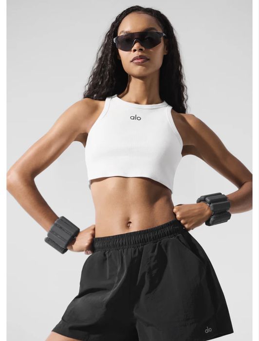Alo Yoga белый топ