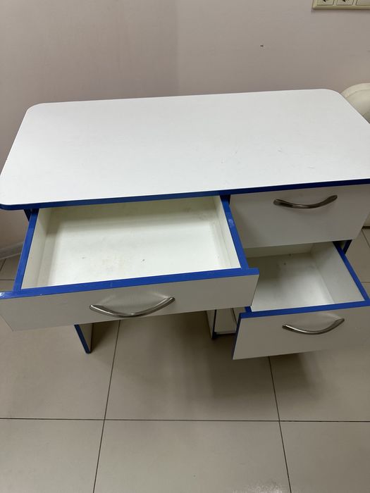 Продам маникюрный стол