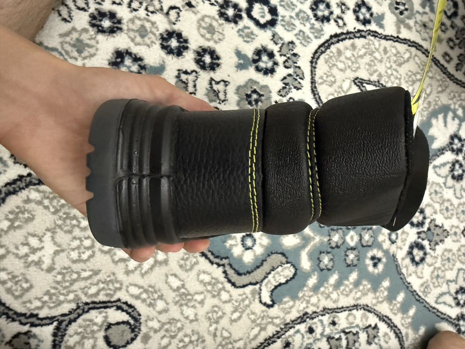 Продается ботинки