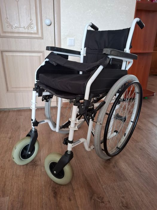 Детская инвалидная коляска