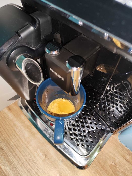 Гаранционен! Кафеавтомат Philips EP3241/50 LatteGo + подарък