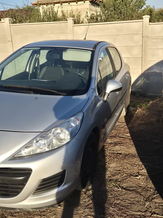 Peugeot 207 1.4 90 cp... 2009