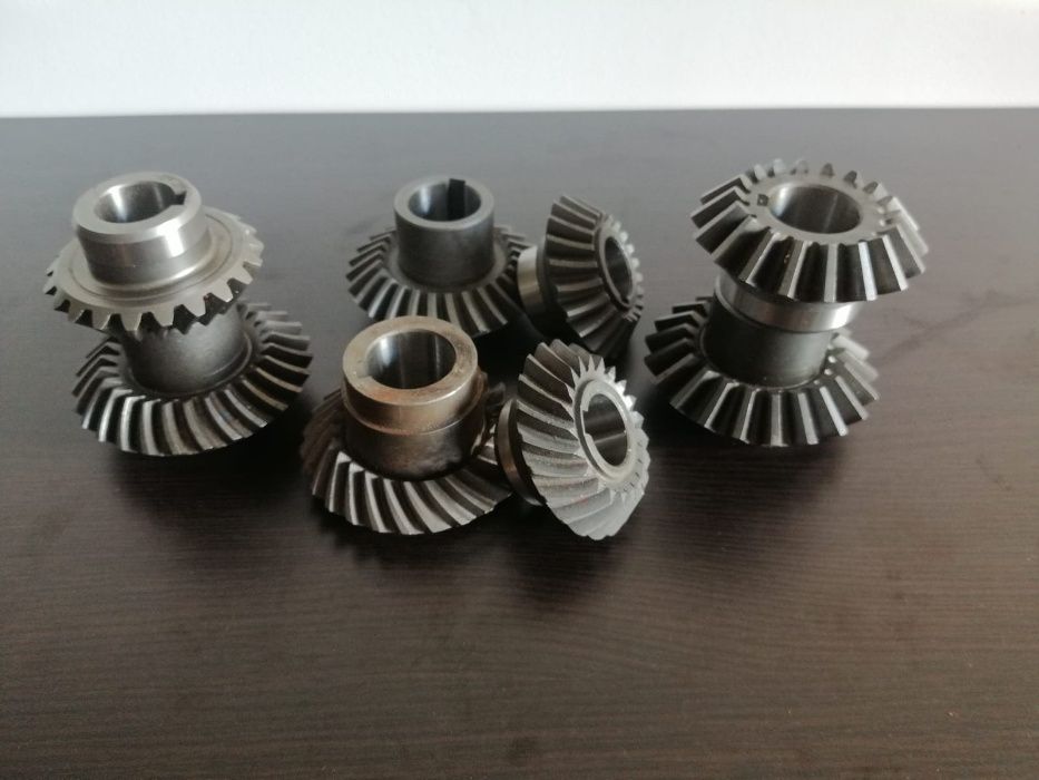 Pinioane cositoare Deutz Fahr elicoidale Germania