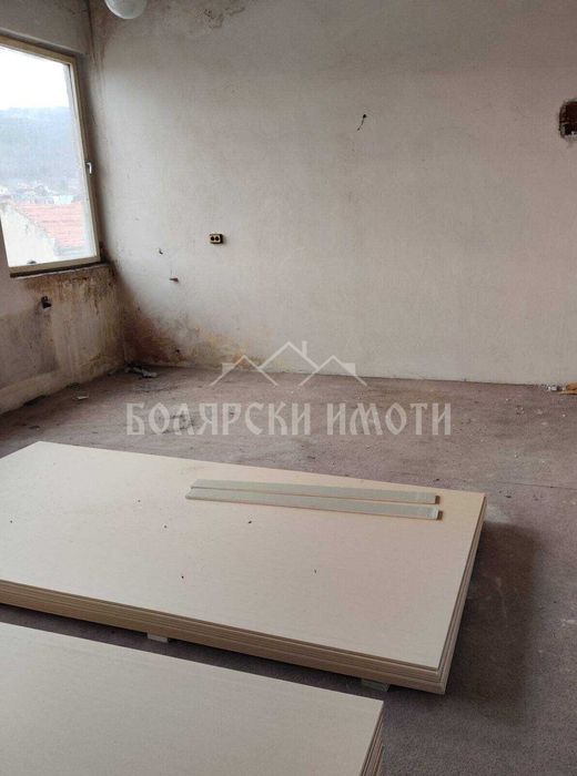 Четиристанаен апартамент в град Дебелец