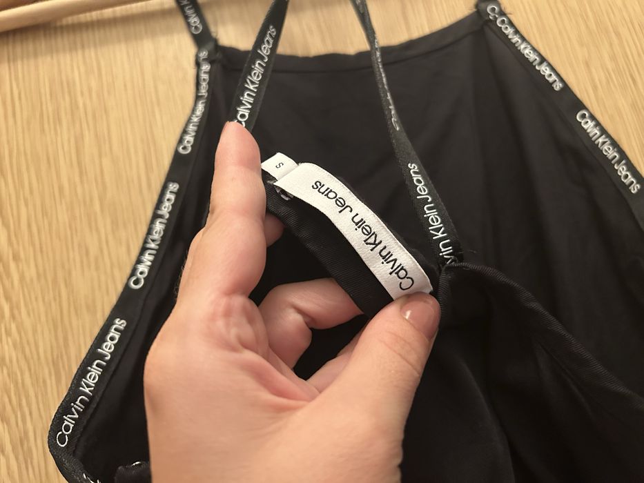Малка черна рокля Calvin Klein Jeans, S размер