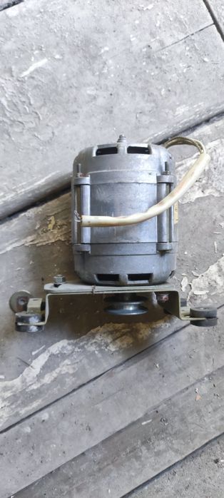 Продам двигатель асинхронный двигатель