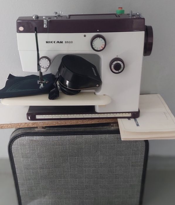 Masina. cusut  gritzne.  Ricaccar Graifar rotativ. Și singer 8280.