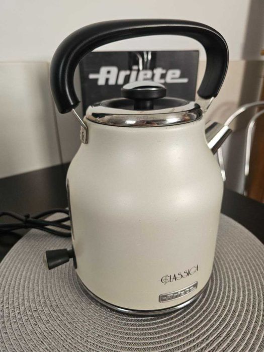 Fierbător electric Ariete Classica 2864, 1,7 L, 2200 W - stare bună