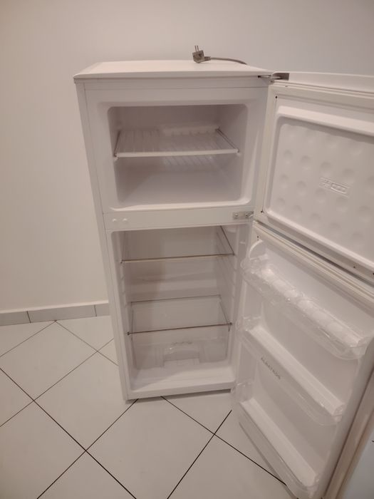 Vând frigider cu congelator in Cluj napoca