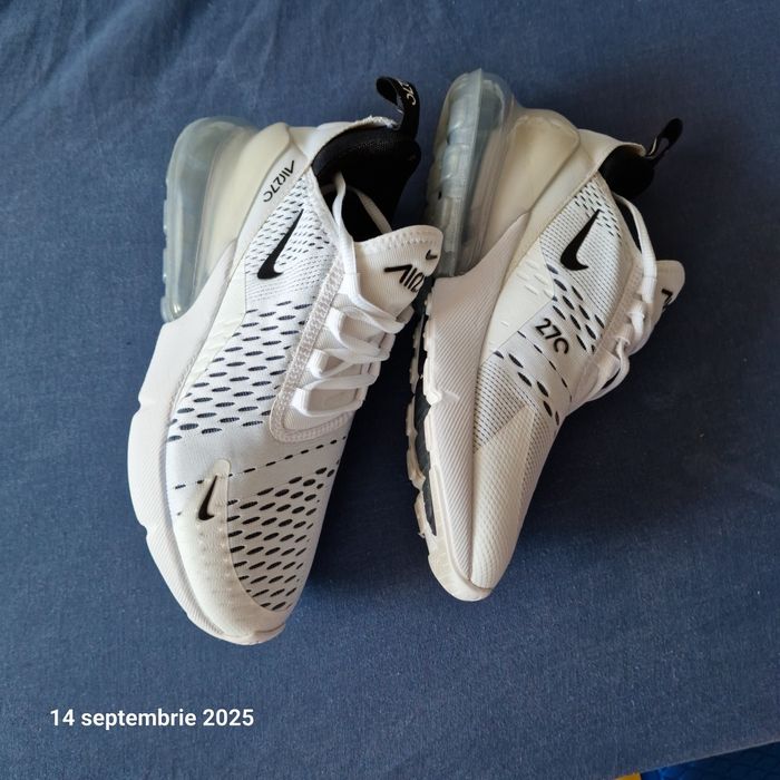 Vand adidasi nike air max 270