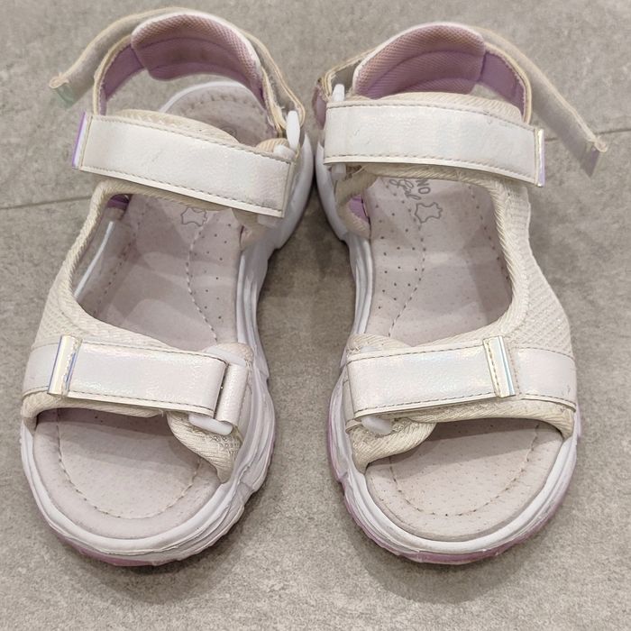 Продам кроссовки детские