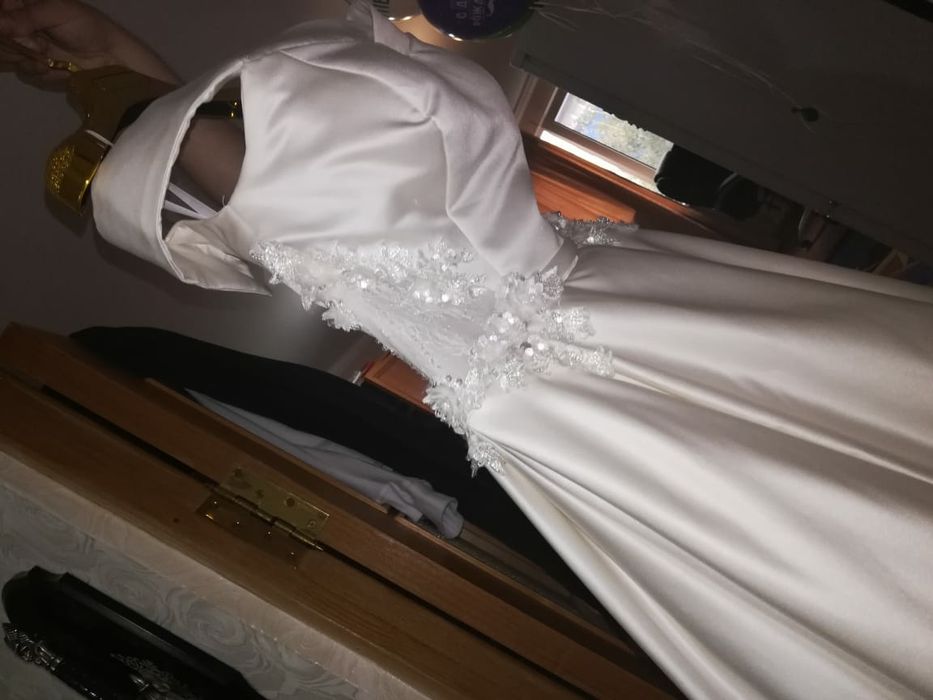 Продам свадебное платье цвет айвори.