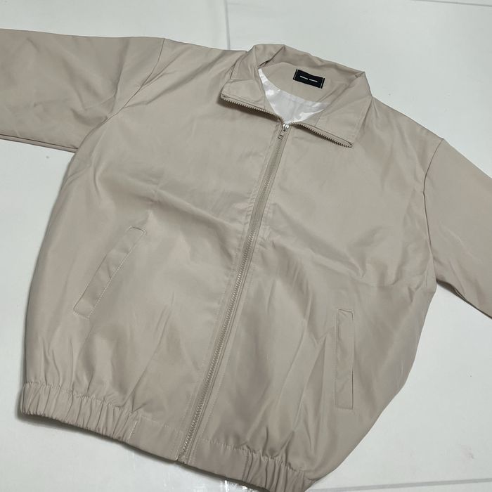 Ветровка бежевая