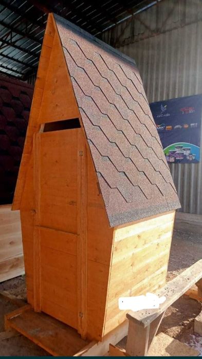 Уличный туалет деревянный для дачи