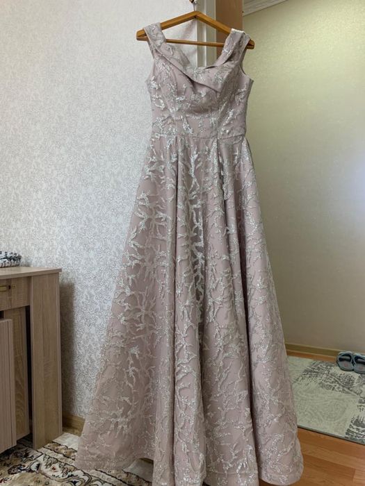 Вечернее платье