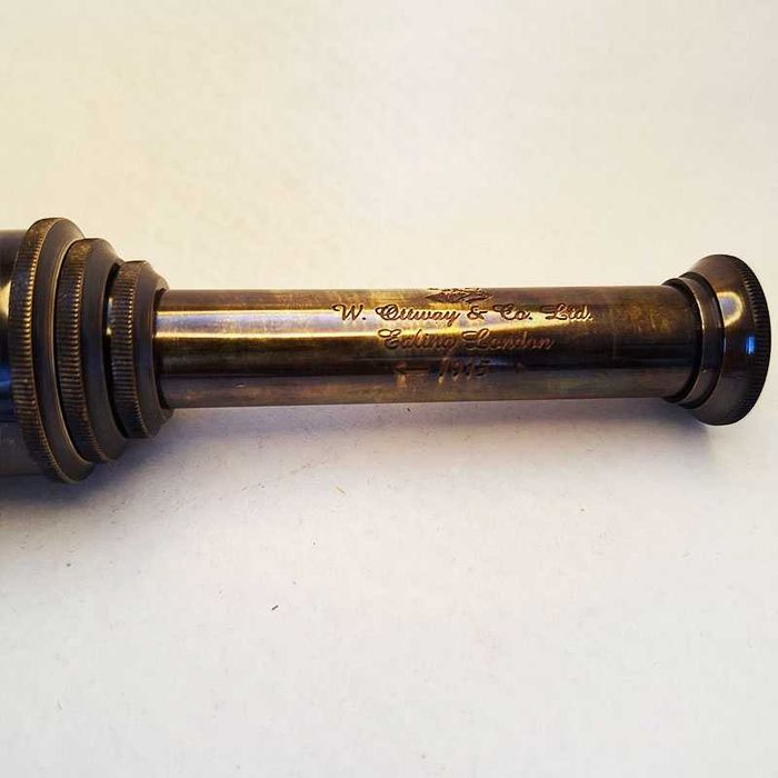 Далекоглед бронзов с античен дизайн в дървена кутия