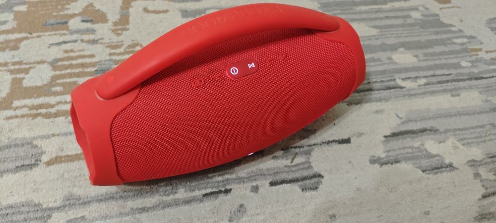 Колонка красная и громкая