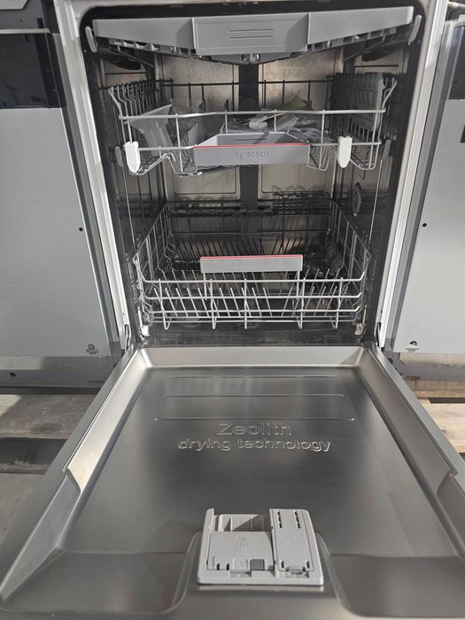 Bosch SBV6ZCX10E е напълно вградена съдомиялна машина от серия Bosch Serie 6 XXL