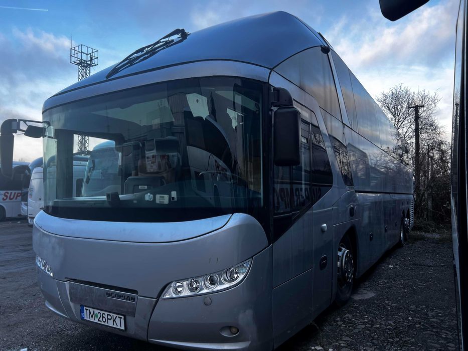 autobuz neoplan 52 locuri