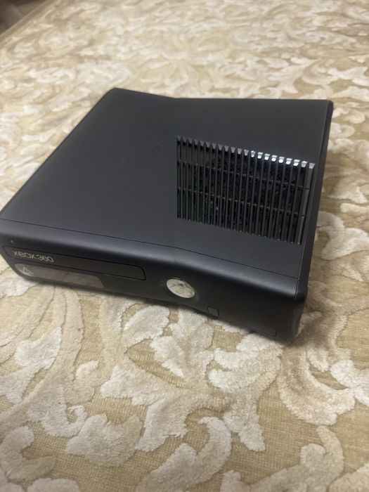 Xbox 360 в комплекте с играми