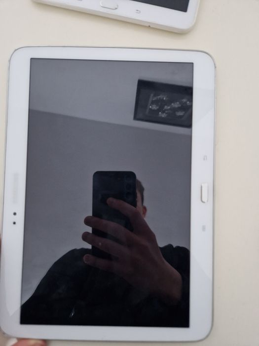 Vând 3 tablete Samsung piese