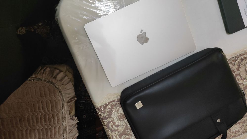 MacBook air M2 16/256 GB