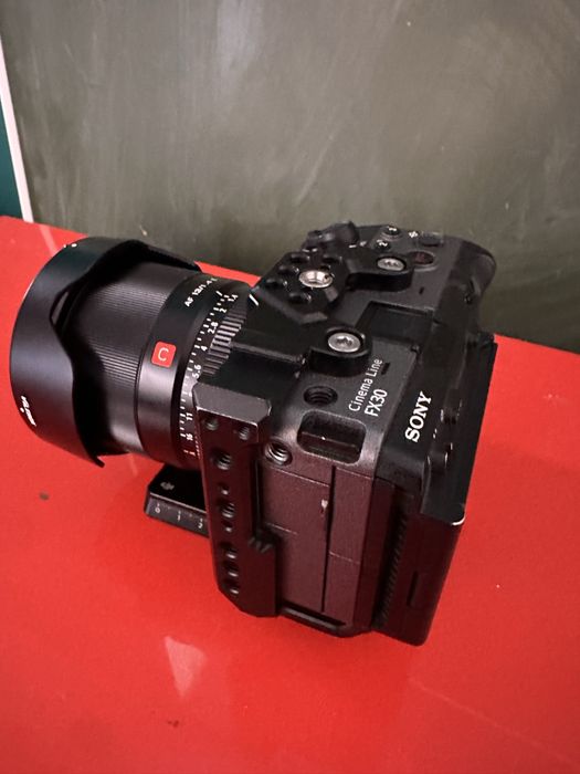 Продаеться Sony FX30 с обективом 13мм 1.4