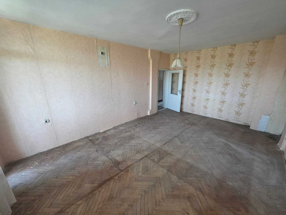 Двустаен тухлен апартамент, Пазара
