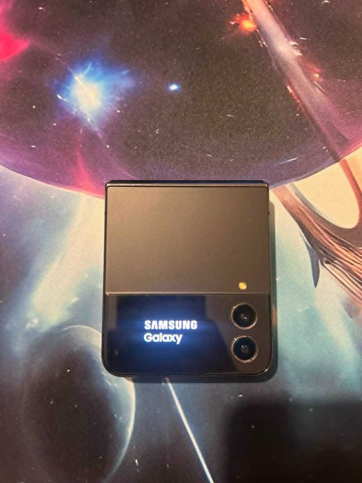 Samsung Galaxy Z Flip 4 5G – 8 GB RAM / 128 GB