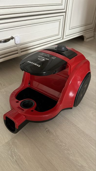 Пылесос Samsung 1600 w SC4520 красный