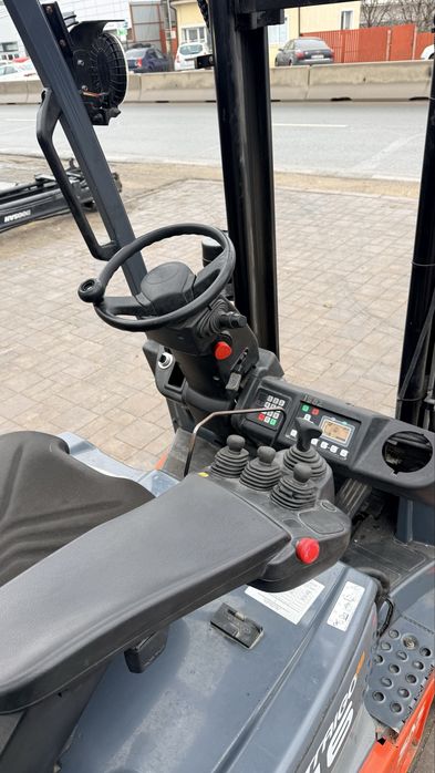 Toyota electrostivuitor 1,6 tone 2016