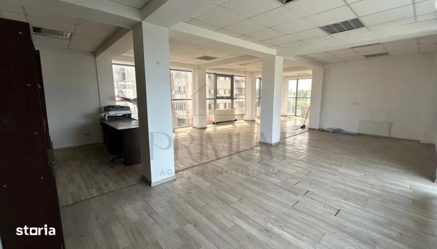 Spatiu Birouri luminos open-space