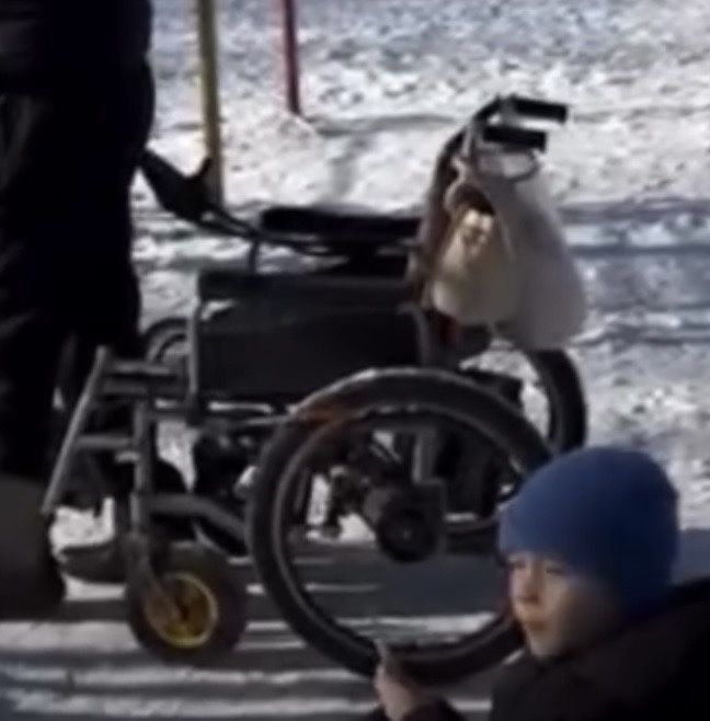 Электрическое инвалидное кресло