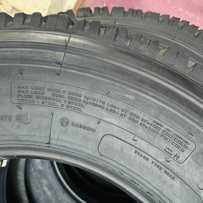 2 броя Тежкотоварни гуми 10R22.5 Pirelli TH25 144/142M M+S