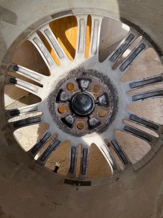 18 цола 5х108 джанти заедно с гумите запазени без следи от употреба