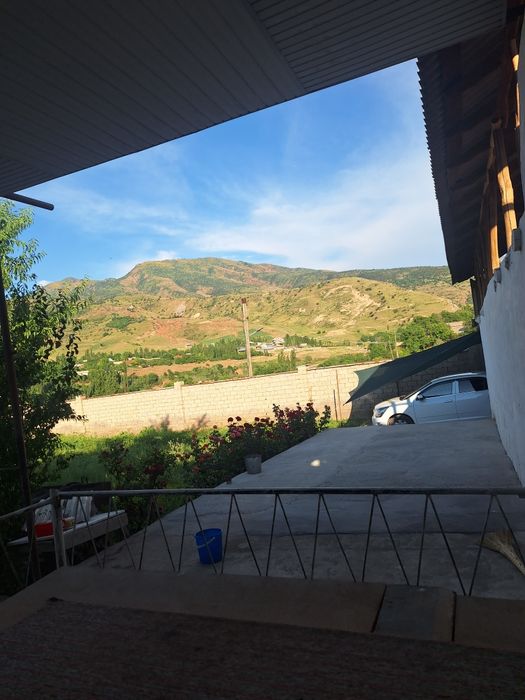 Uy sotiladi Qoramozor uch bog'da