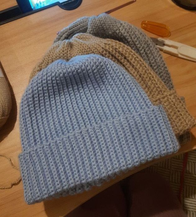 Продаю шапки вязаные