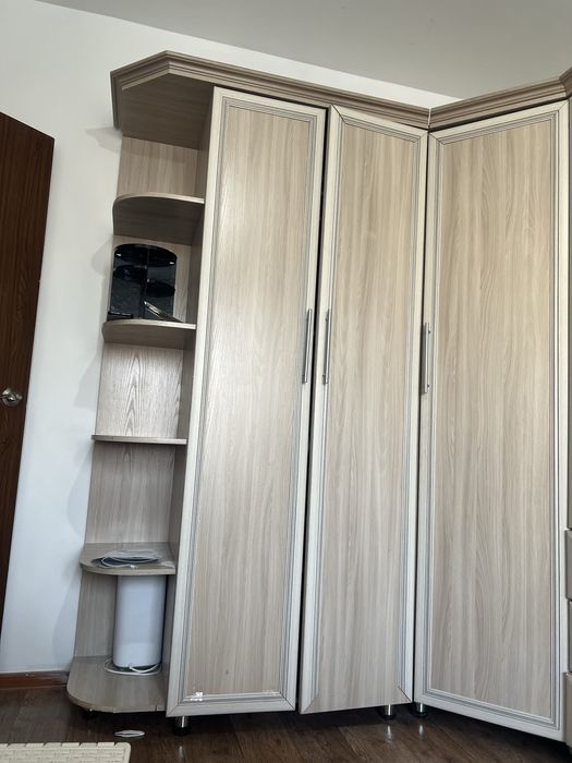 Шкаф угловой в спальный